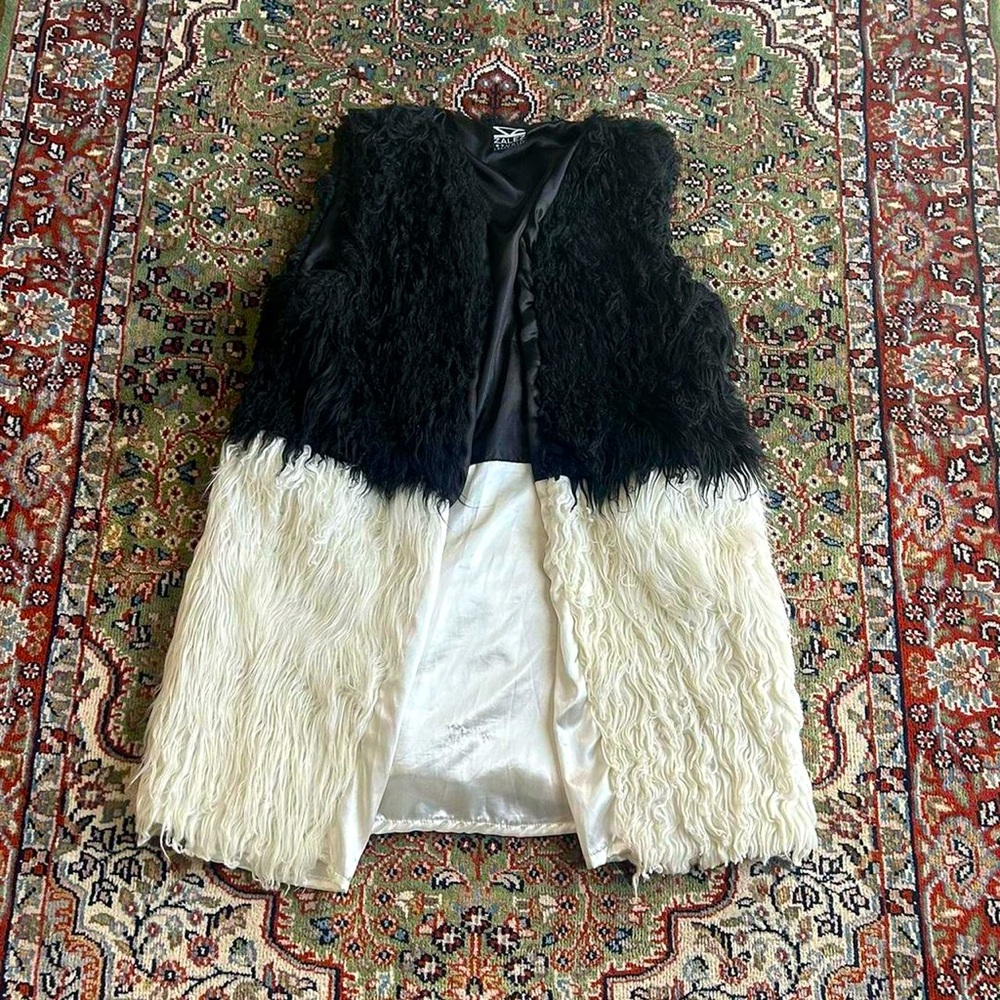 Retro, Black & White Zalez Studio Collection, Two Toned Faux Fur Vest 🦓